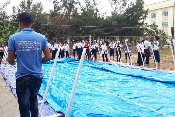 bể bơi trường học